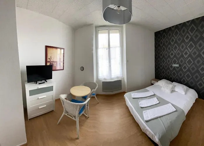 Otel De Nantes 3*